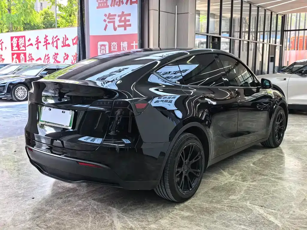 Tesla Model Y — фото 7