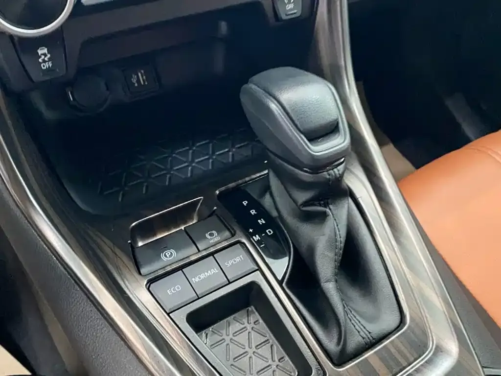 Toyota RAV4 — фото 10