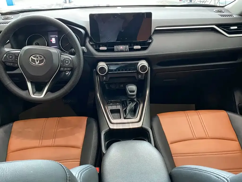 Toyota RAV4 — фото 4