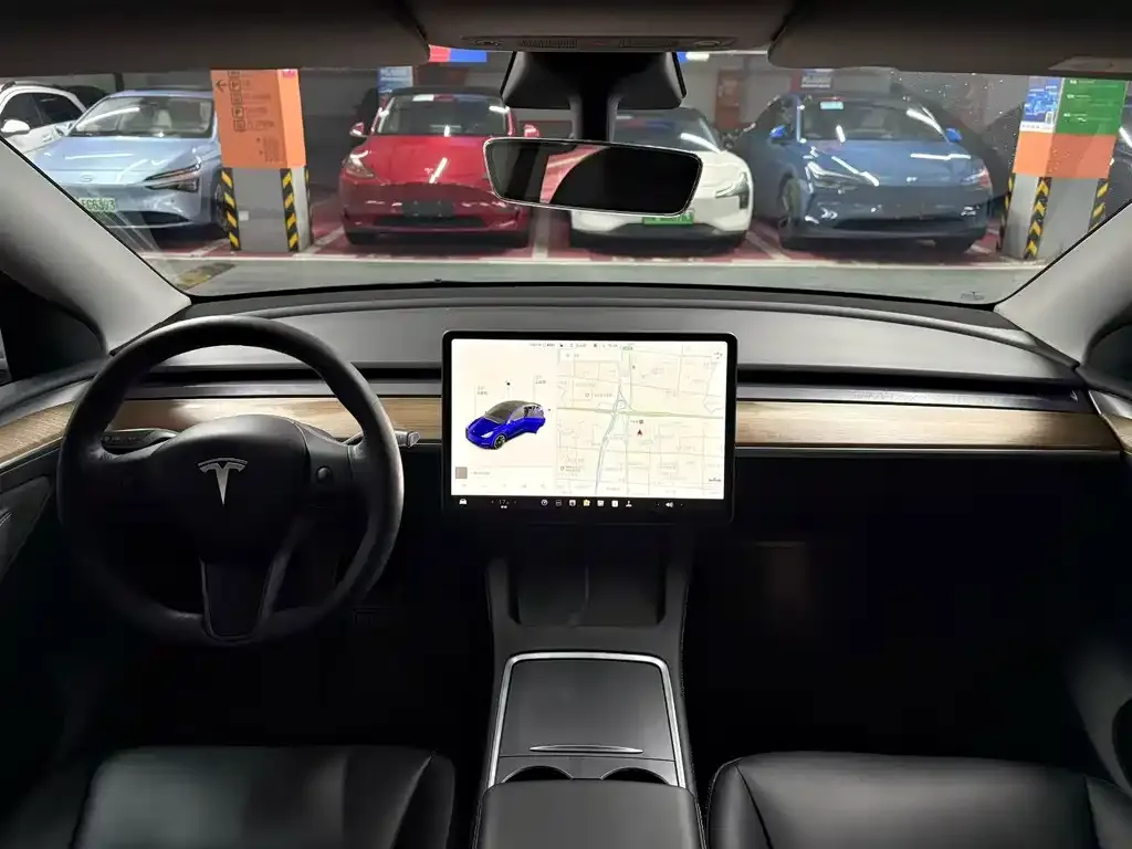 Tesla Model Y — фото 9