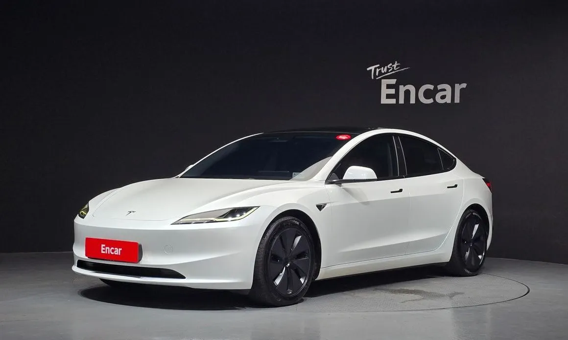 Tesla Model 3 — фото 1