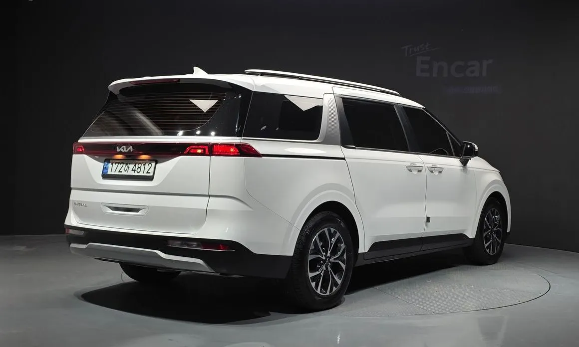 Kia Carnival — фото 10