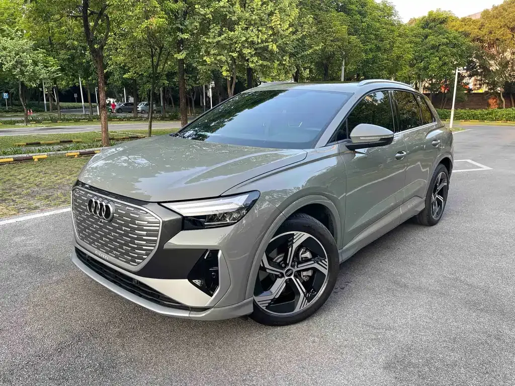 Audi Q4 e-tron — фото 1
