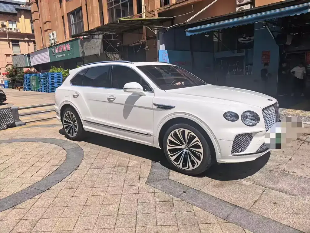 Bentley Bentayga PHEV — фото 7