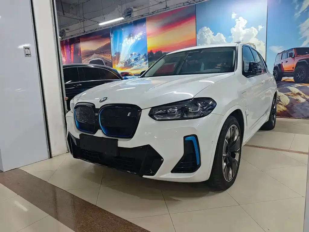 BMW iX3 — фото 1