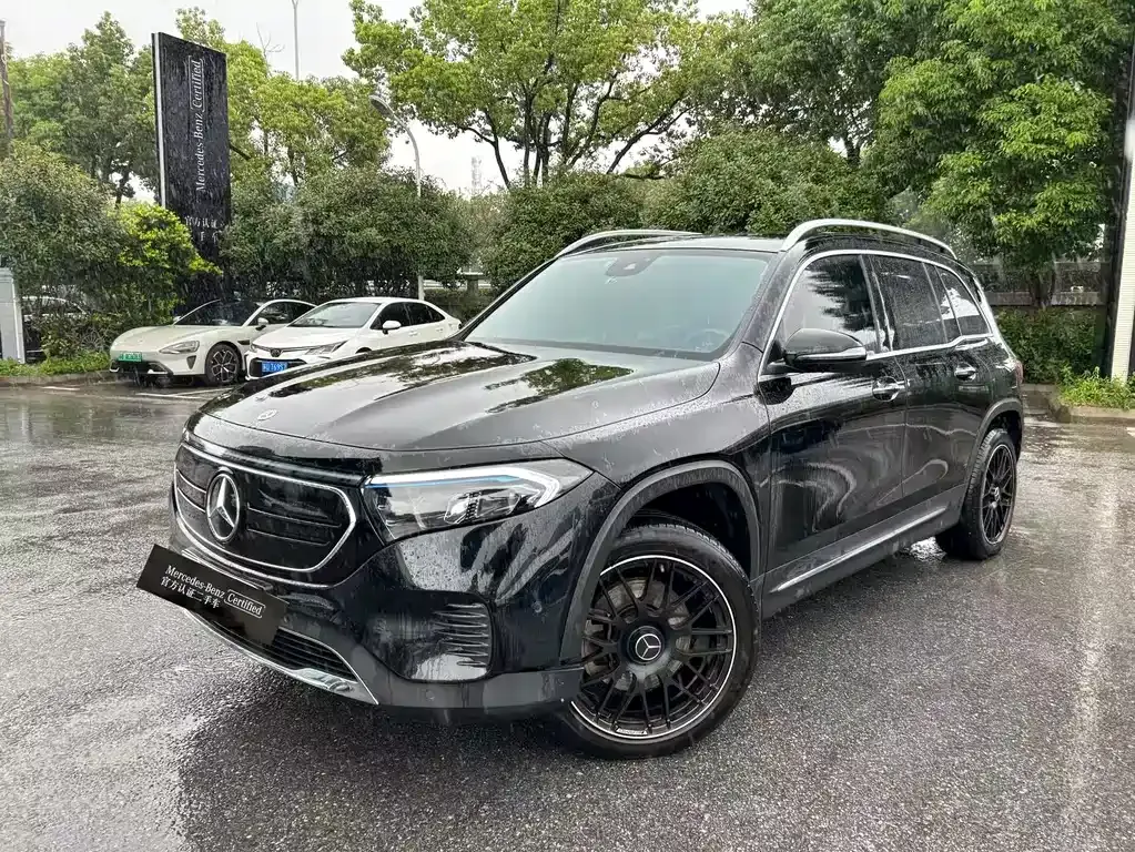 Mercedes-Benz EQB — фото 1