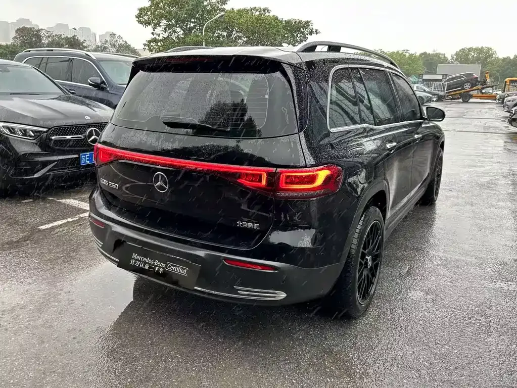 Mercedes-Benz EQB — фото 10