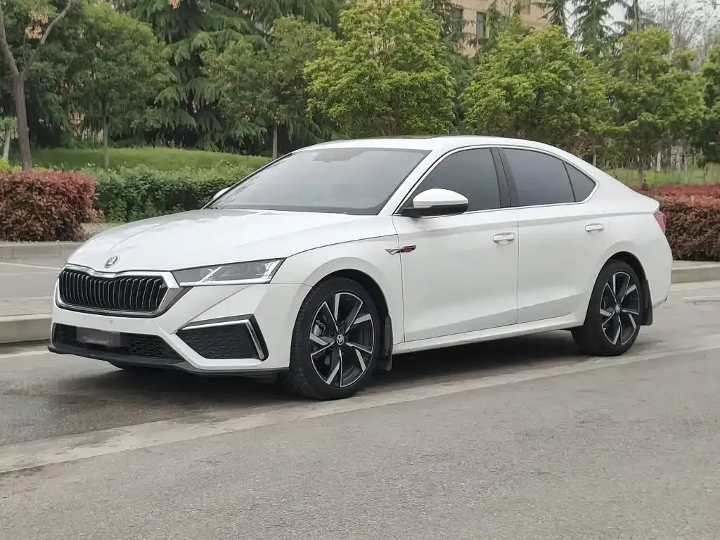 Skoda Octavia — фото 1
