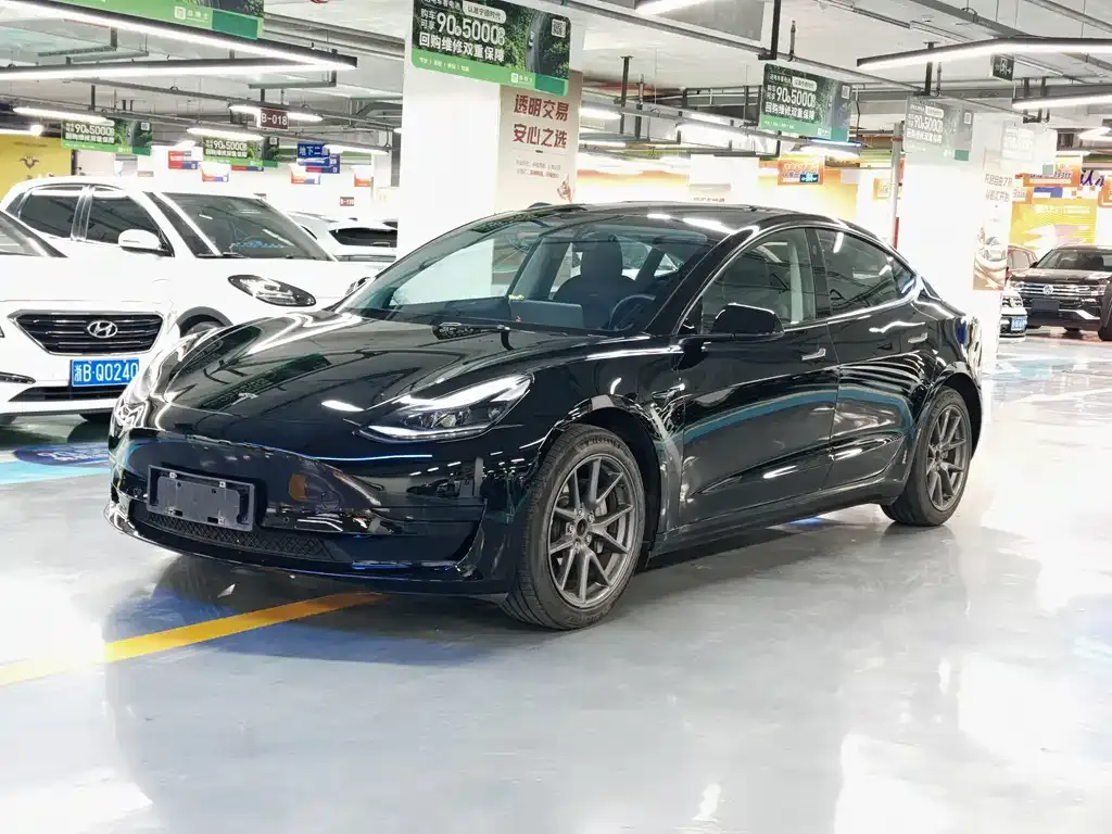 Tesla Model 3 — фото 1