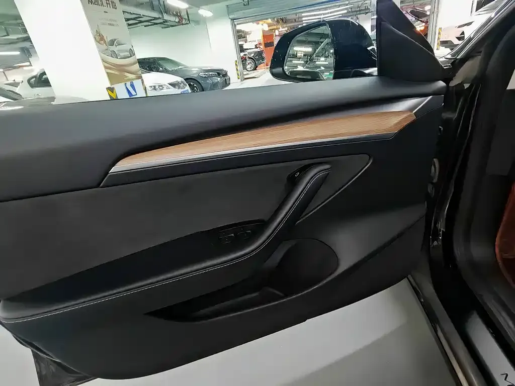 Tesla Model 3 — фото 9