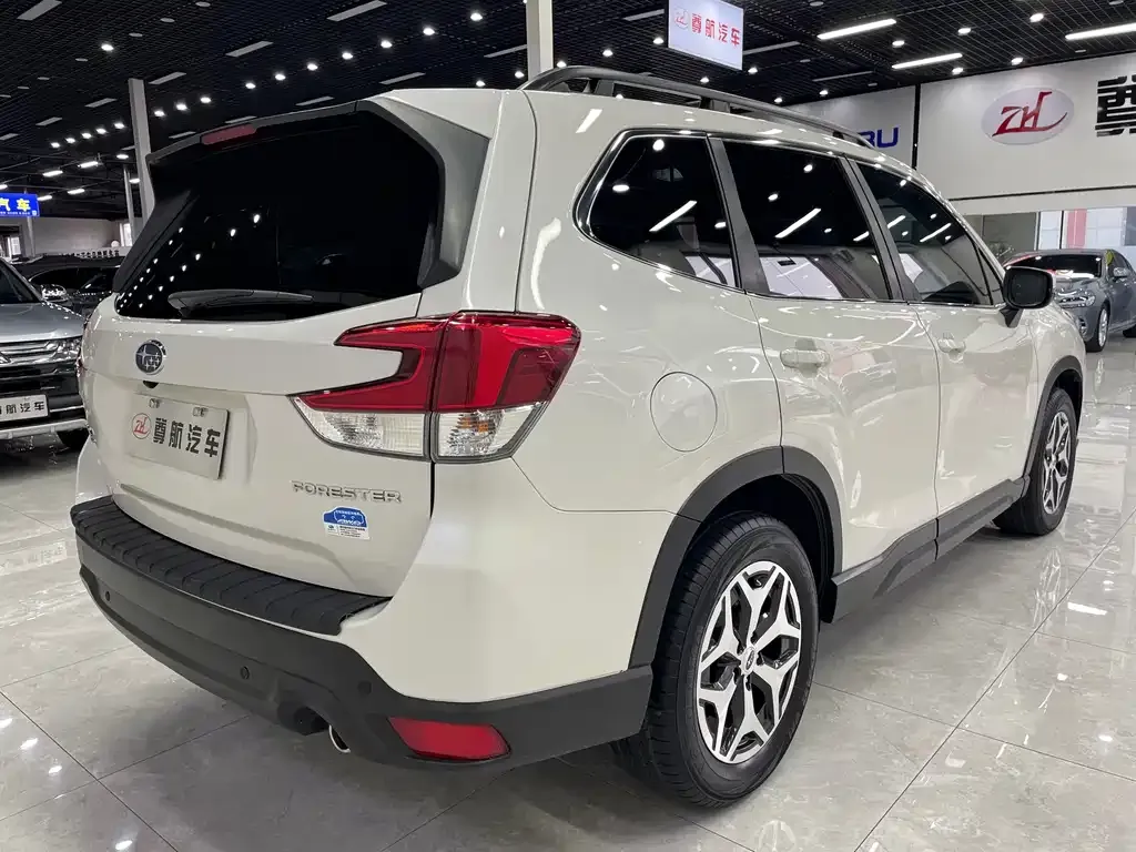 Subaru Forester — фото 9