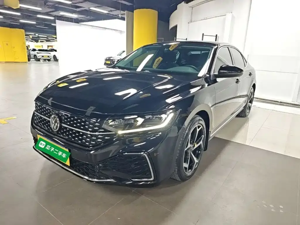 Volkswagen Passat — фото 1