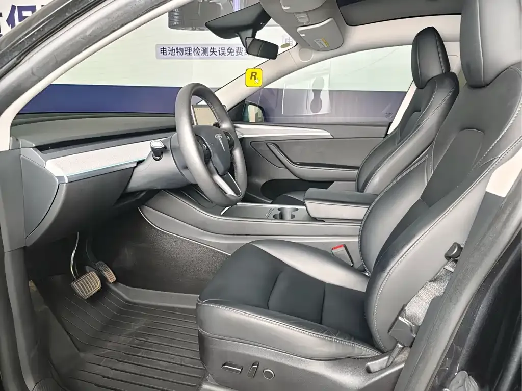 Tesla Model Y — фото 6