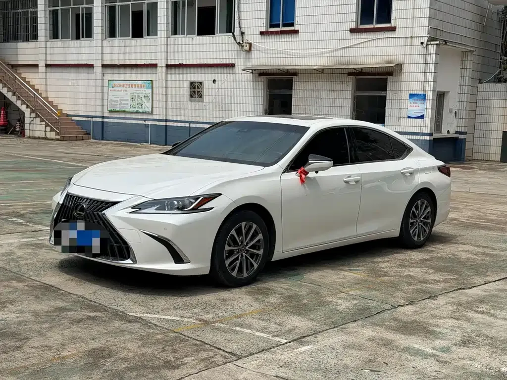 Lexus ES — фото 1