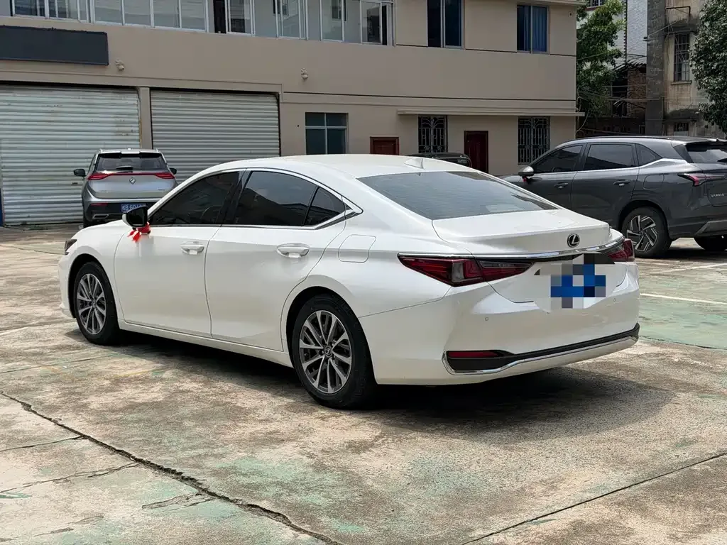 Lexus ES — фото 9