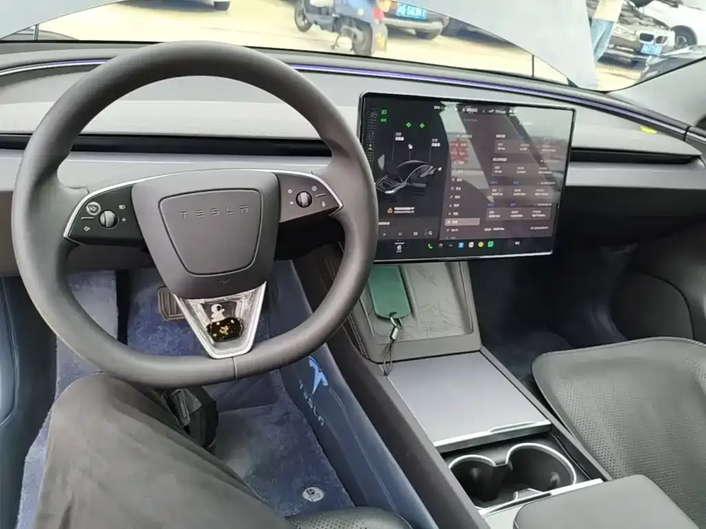 Tesla Model 3 — фото 3