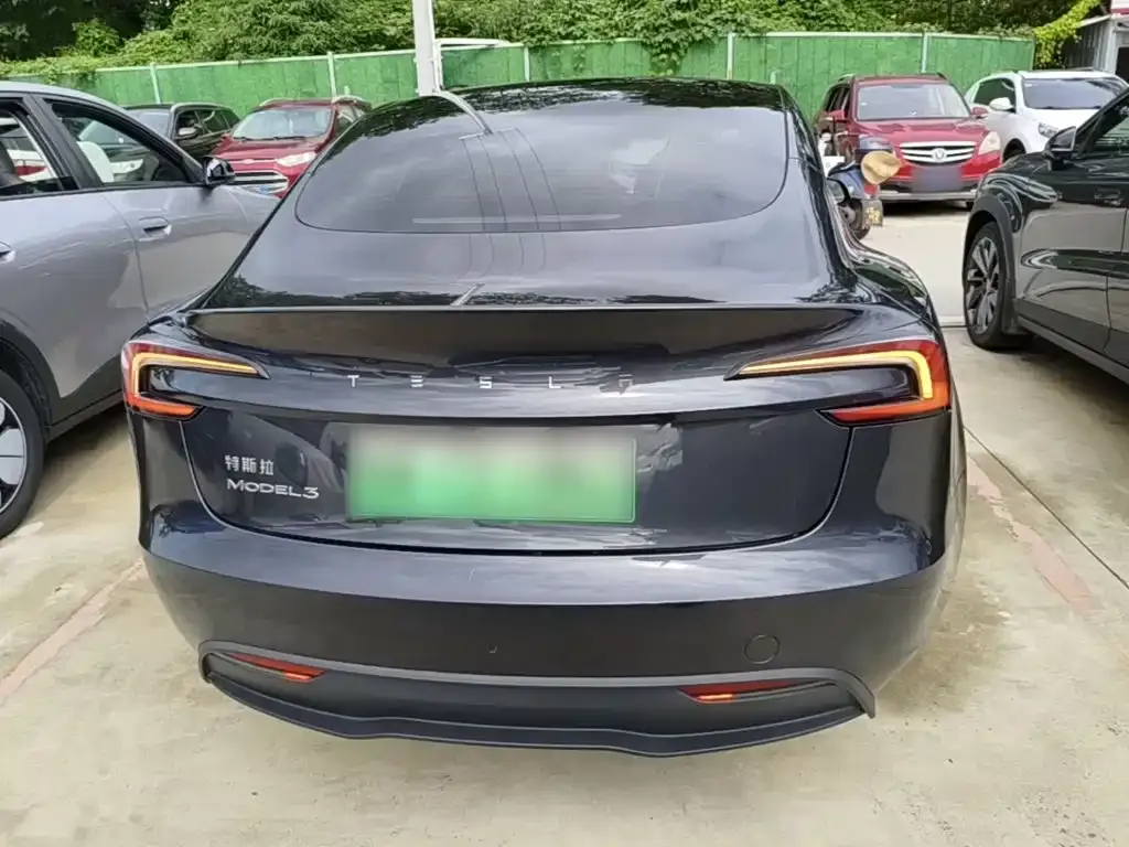 Tesla Model 3 — фото 10