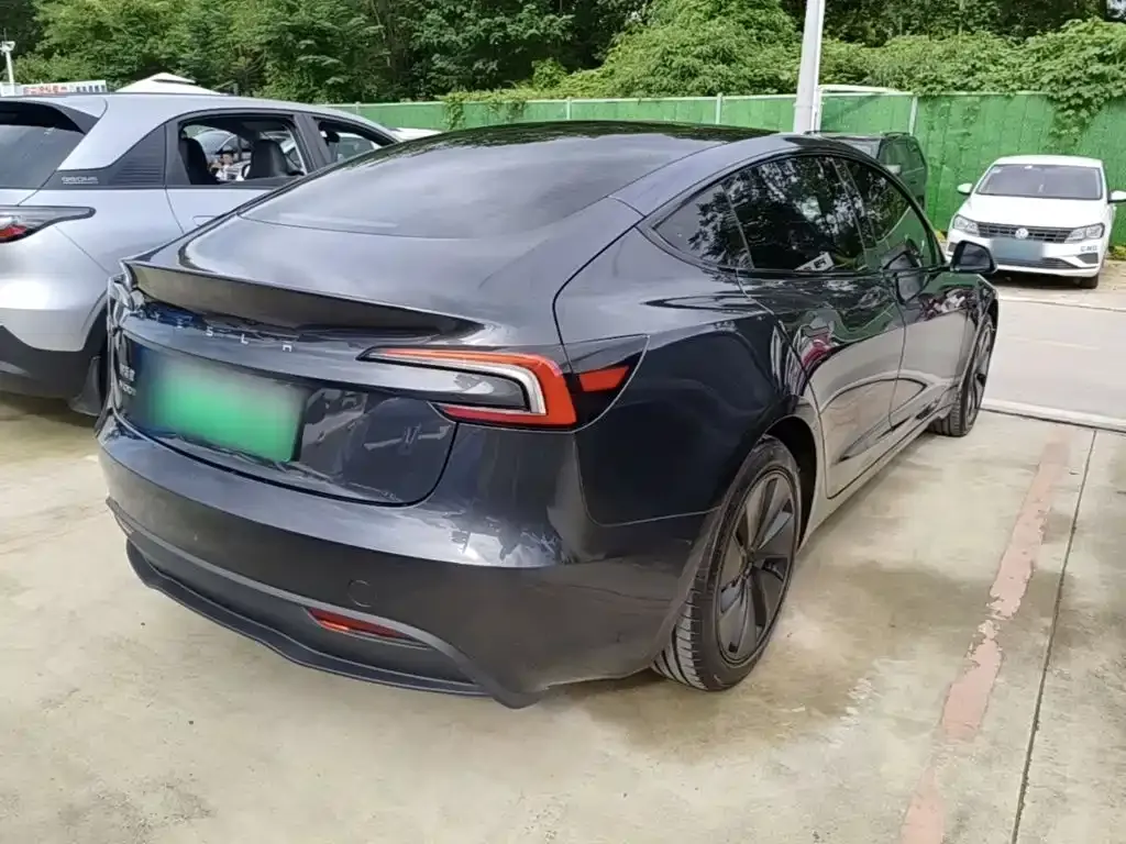 Tesla Model 3 — фото 9