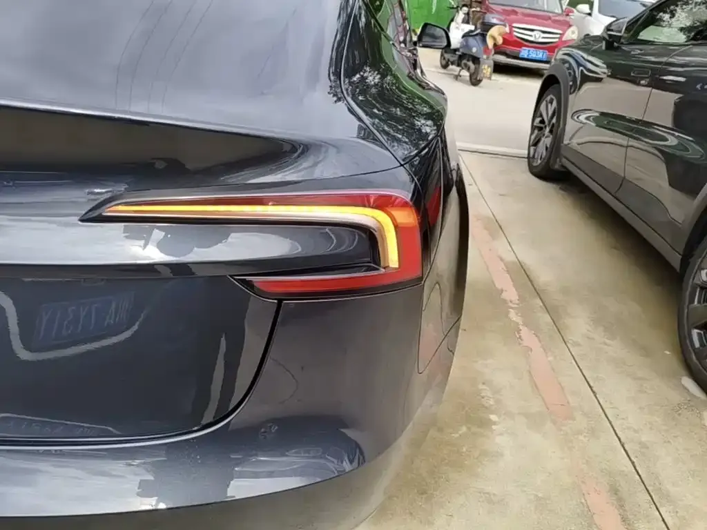 Tesla Model 3 — фото 2