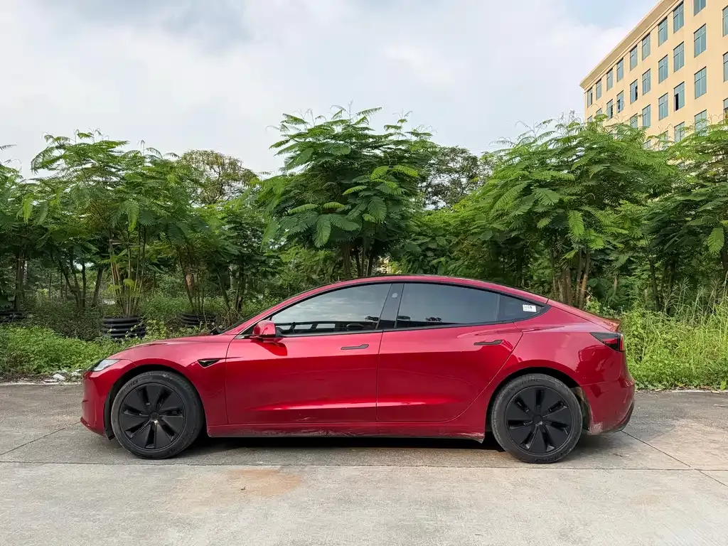 Tesla Model 3 — фото 9