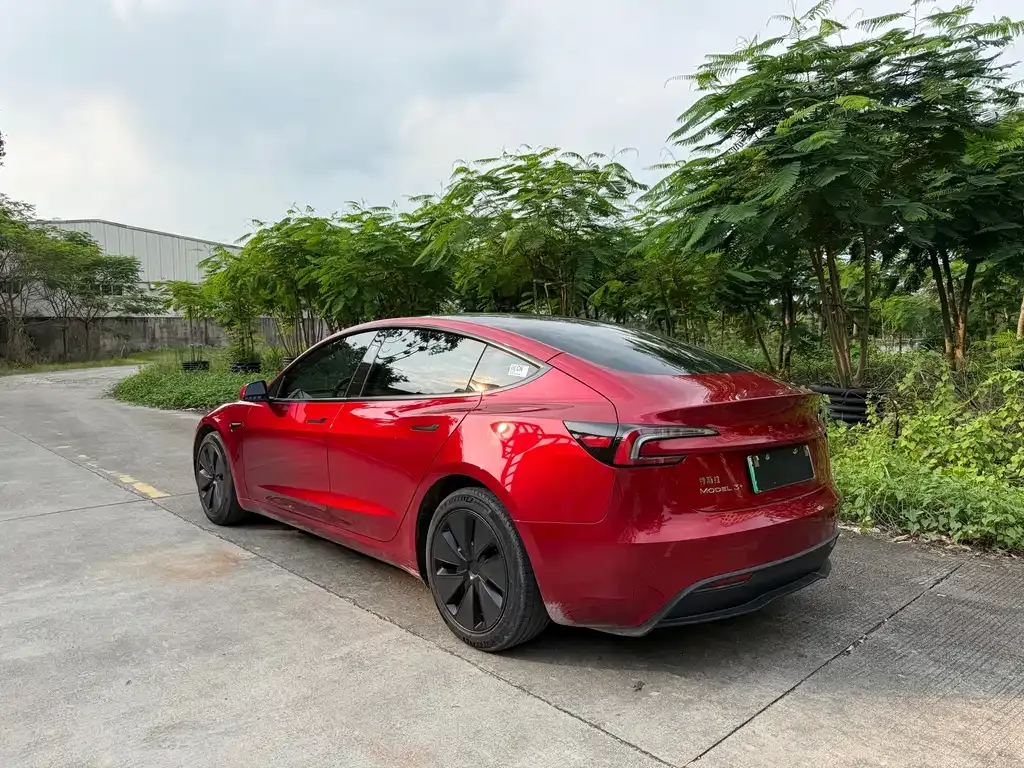 Tesla Model 3 — фото 7
