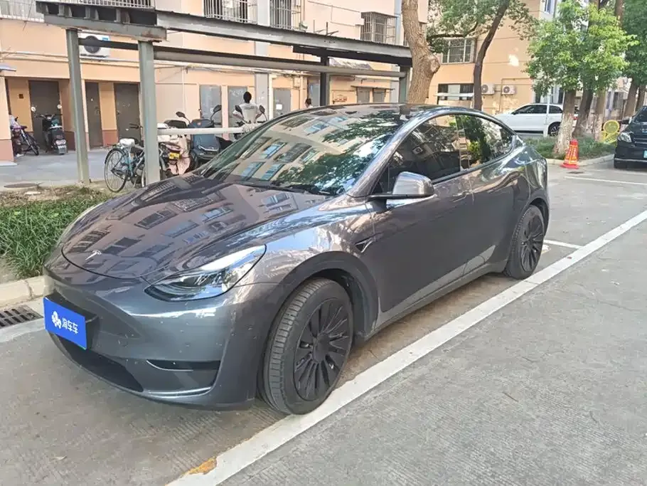 Tesla Model Y — фото 1