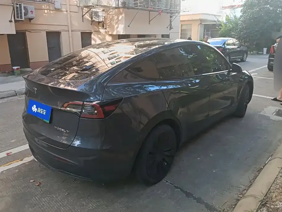 Tesla Model Y — фото 9