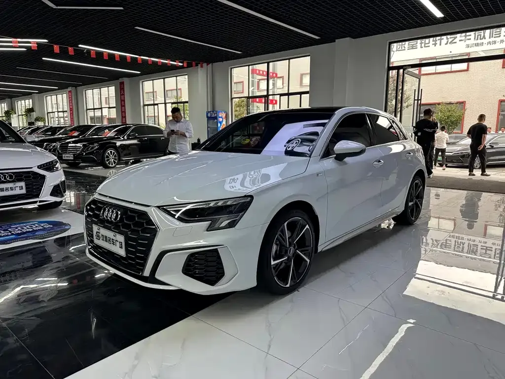 Audi A3 — фото 1