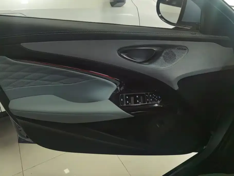 BYD Seal — фото 2