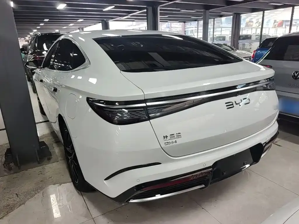BYD Seal — фото 6