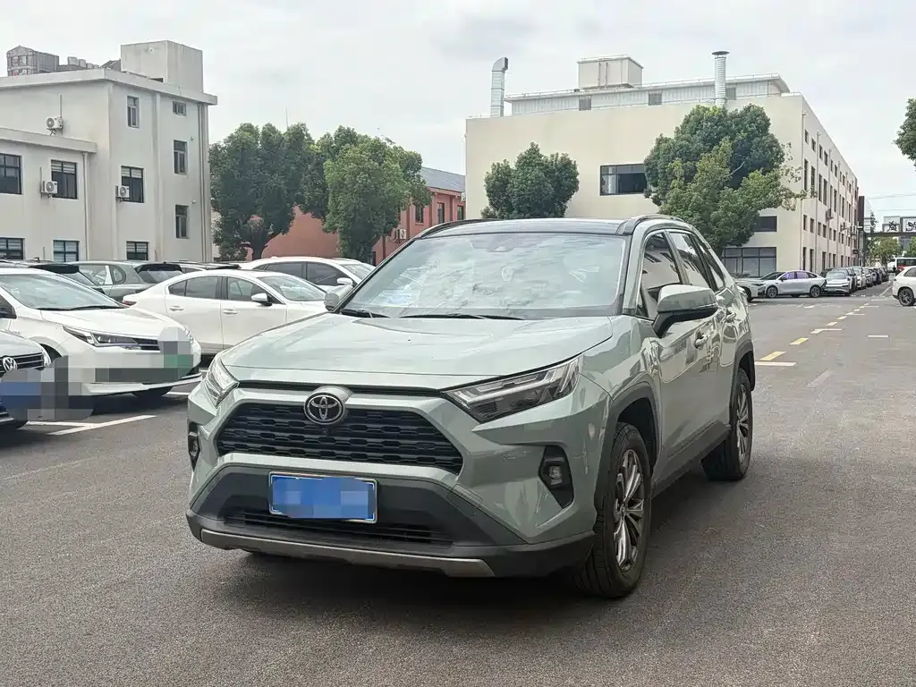 Toyota RAV4 — фото 1