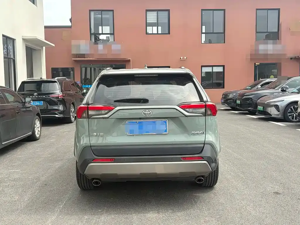 Toyota RAV4 — фото 3