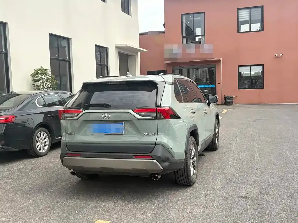 Toyota RAV4 — фото 4