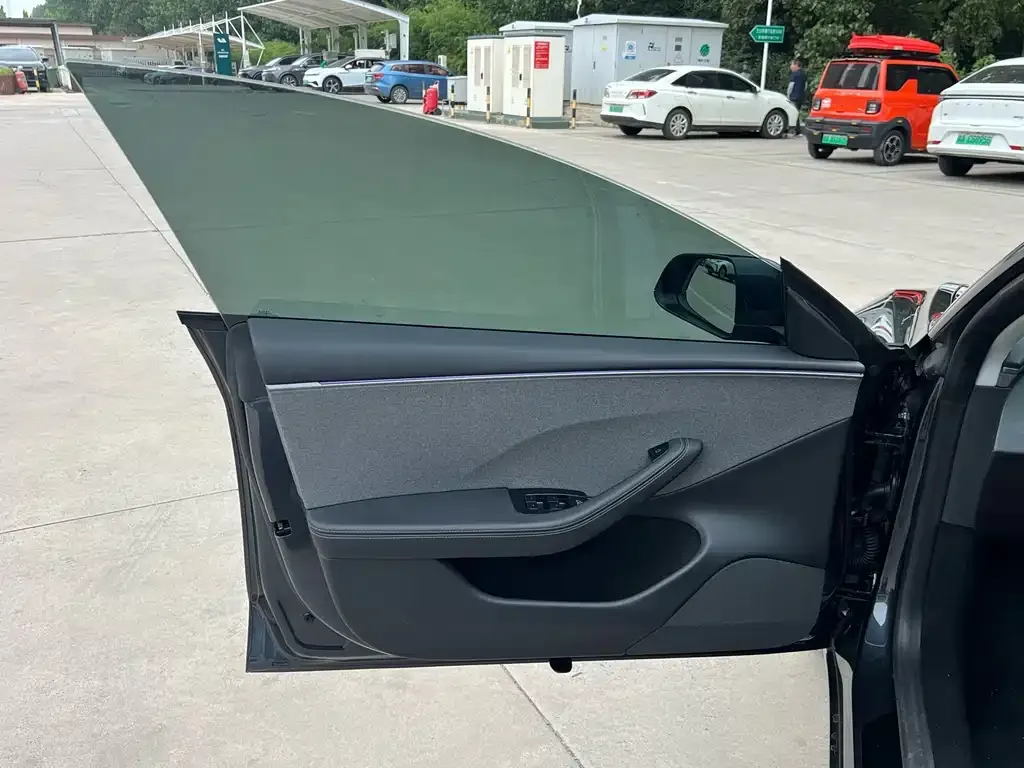 Tesla Model 3 — фото 6