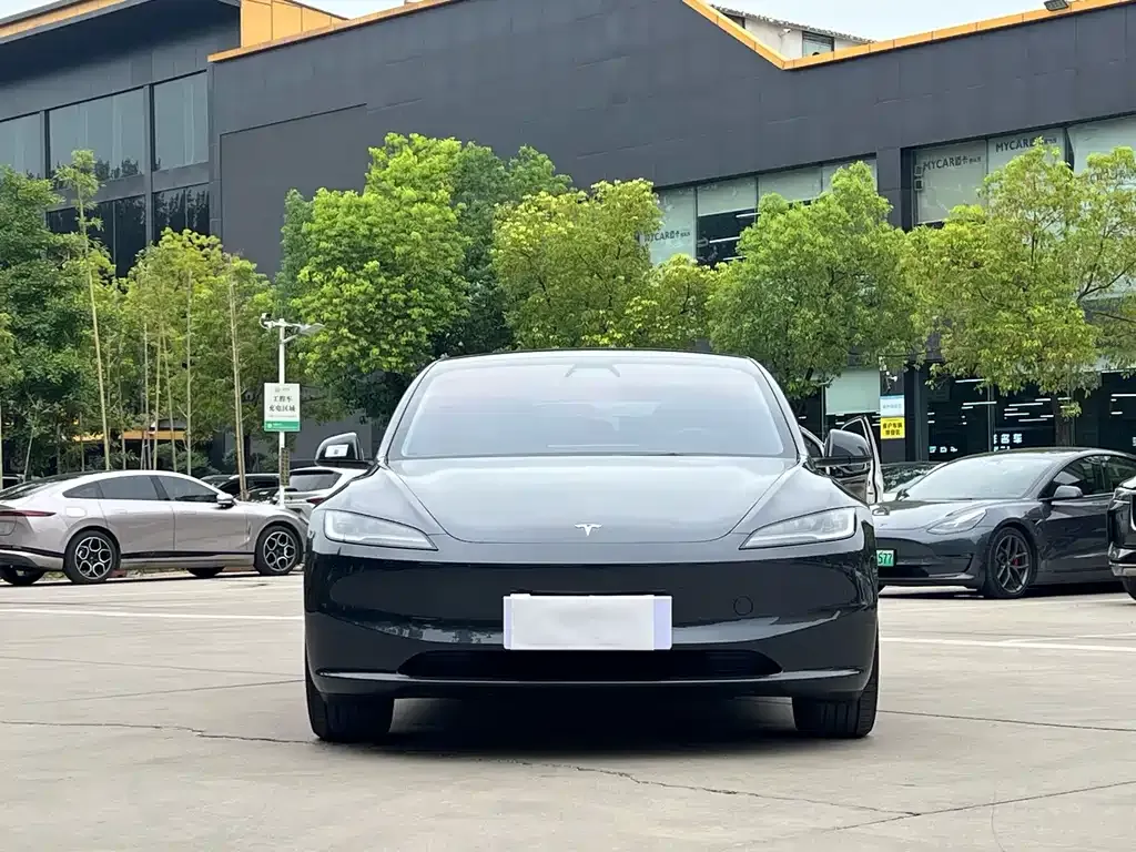 Tesla Model 3 — фото 5