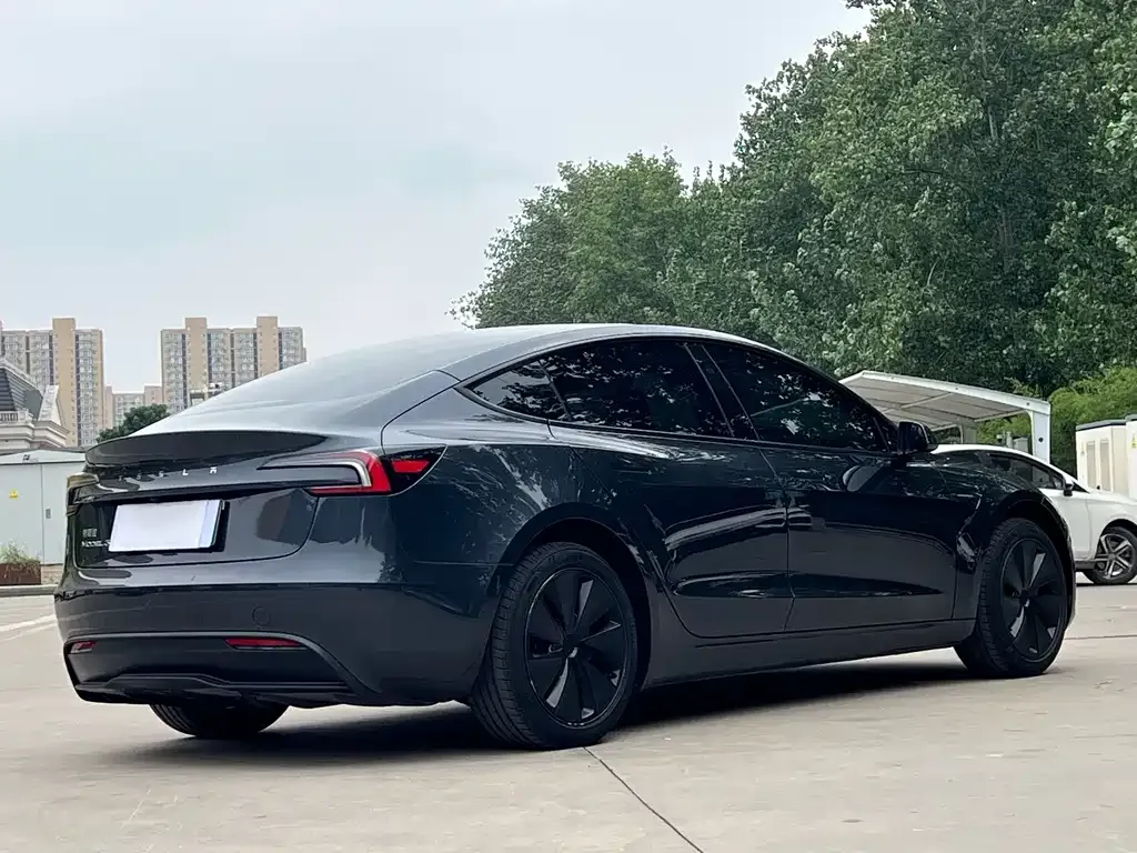 Tesla Model 3 — фото 3