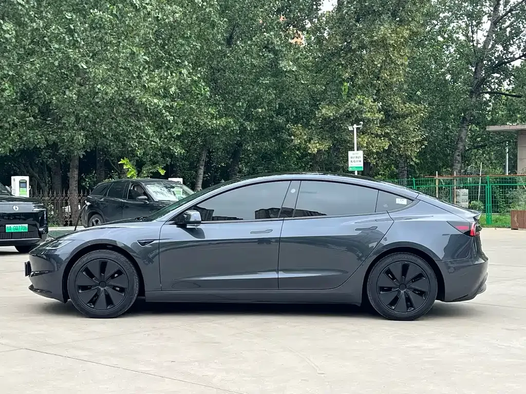 Tesla Model 3 — фото 9