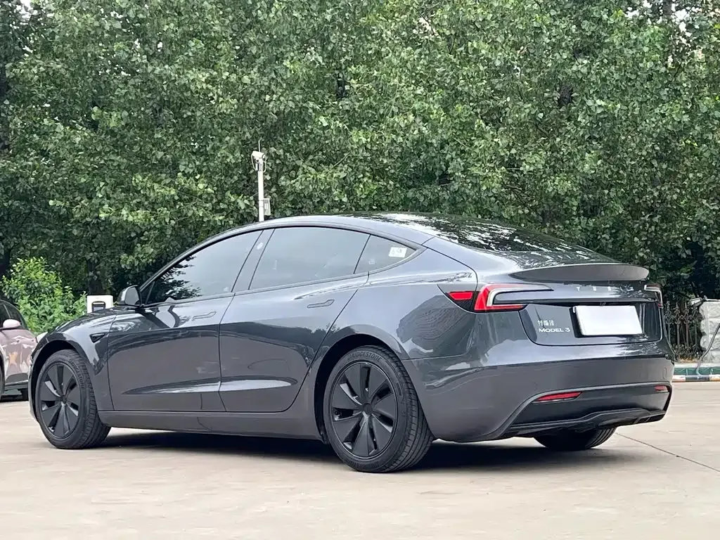 Tesla Model 3 — фото 7