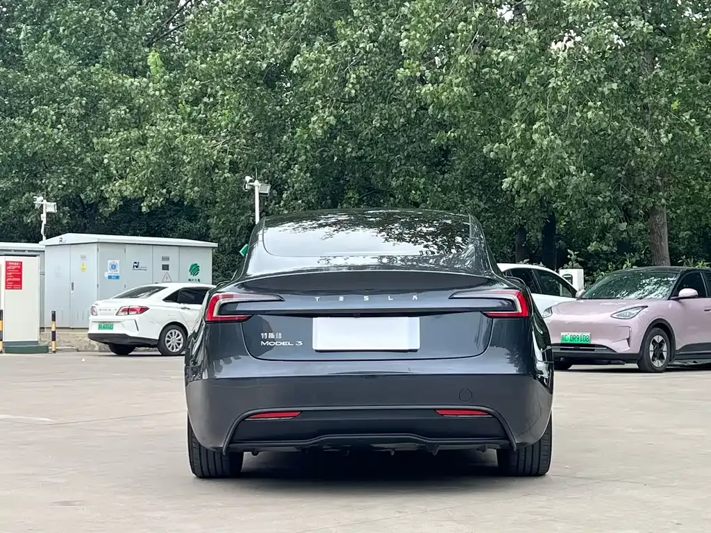 Tesla Model 3 — фото 10