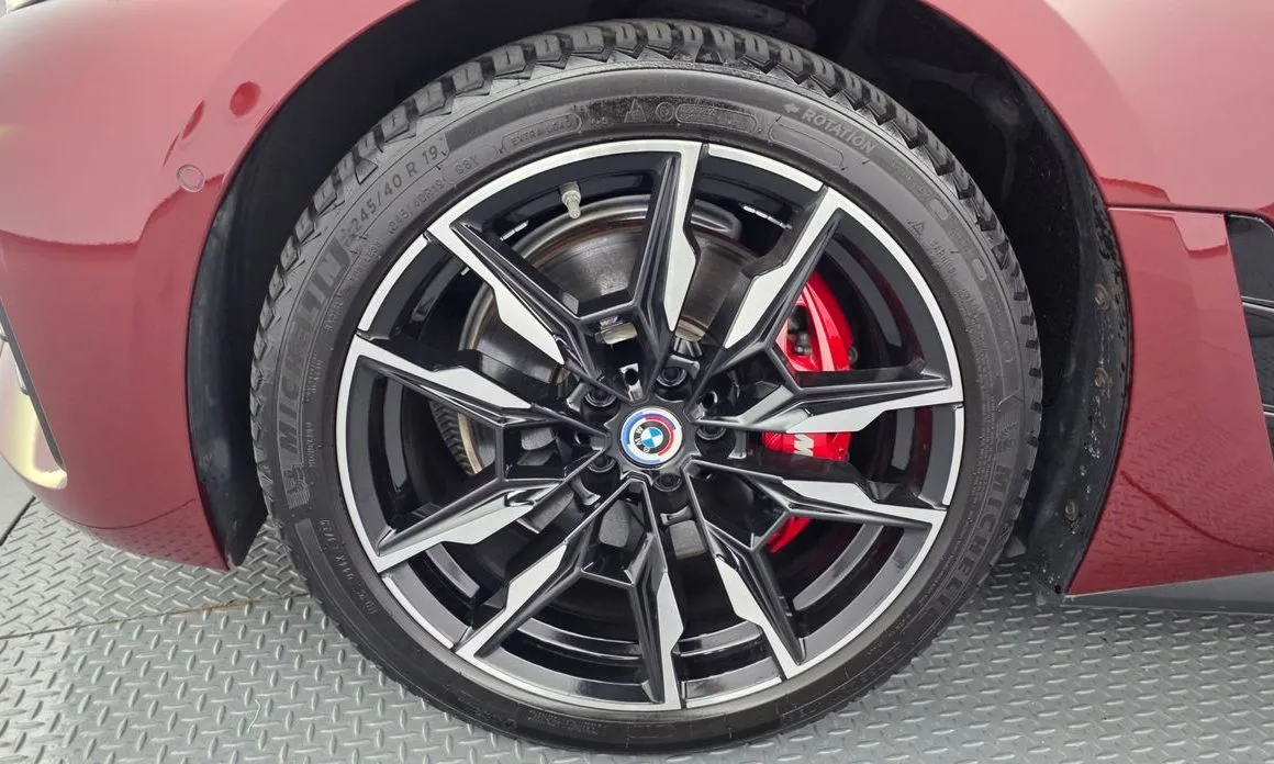 BMW i4 — фото 10