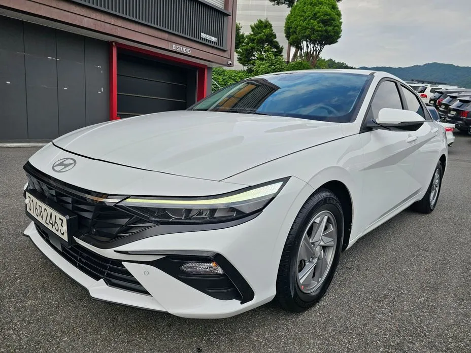 Hyundai AVANTE — фото 1
