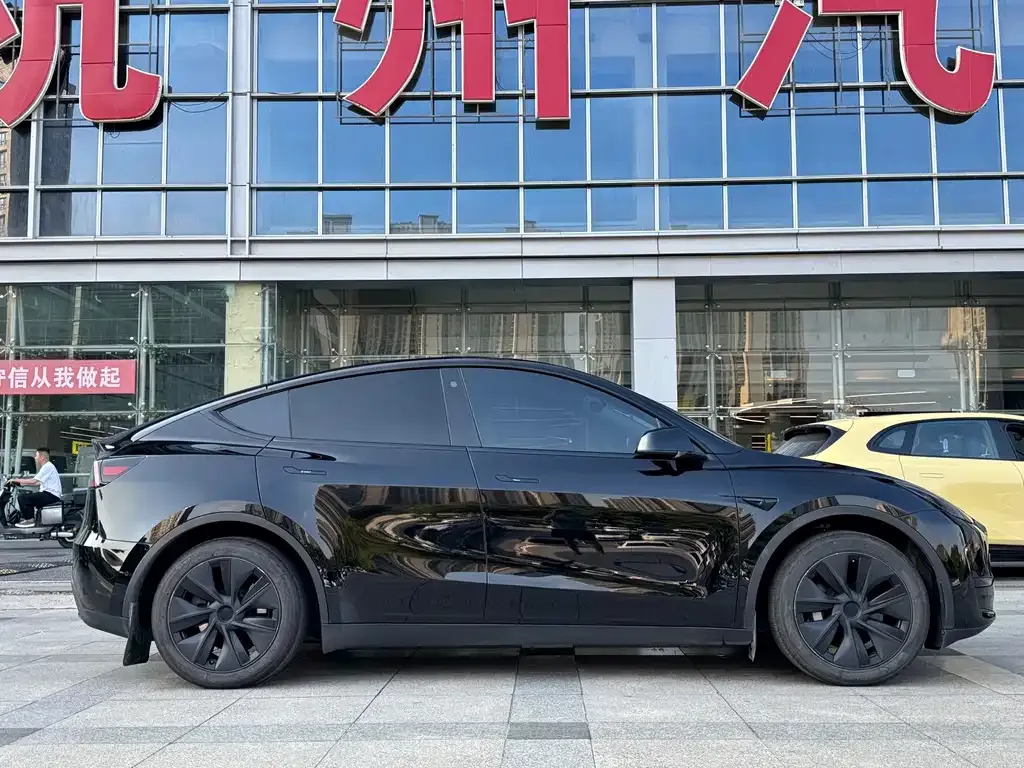 Tesla Model Y — фото 8