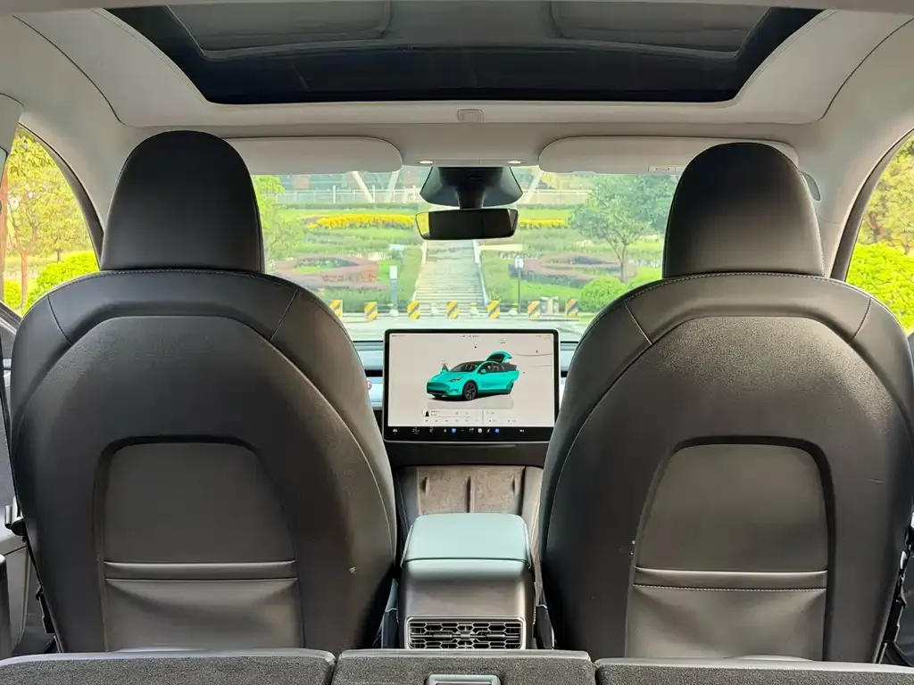Tesla Model Y — фото 9
