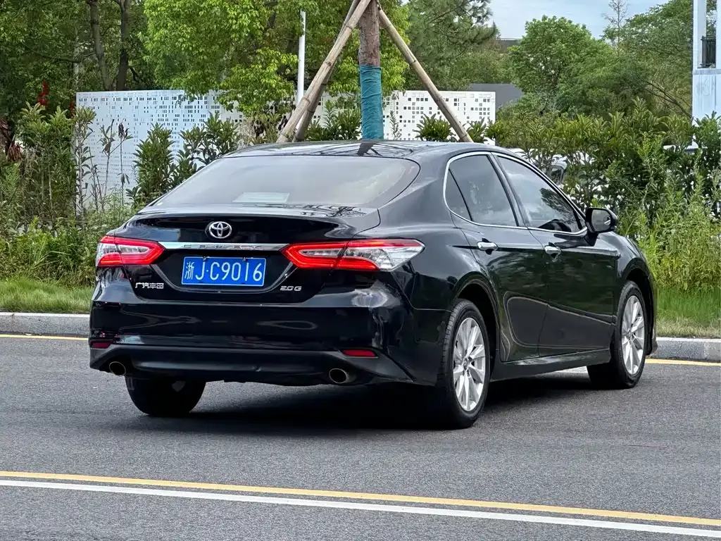 Toyota Camry — фото 5