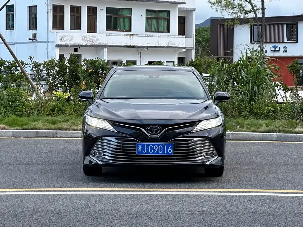 Toyota Camry — фото 7