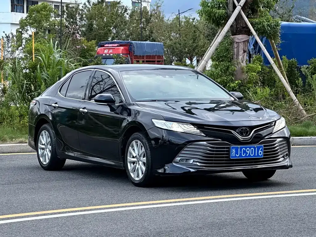 Toyota Camry — фото 8
