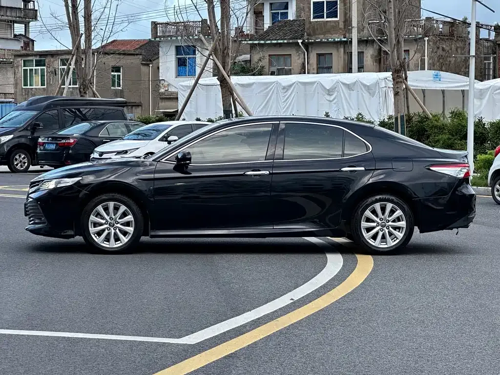 Toyota Camry — фото 9