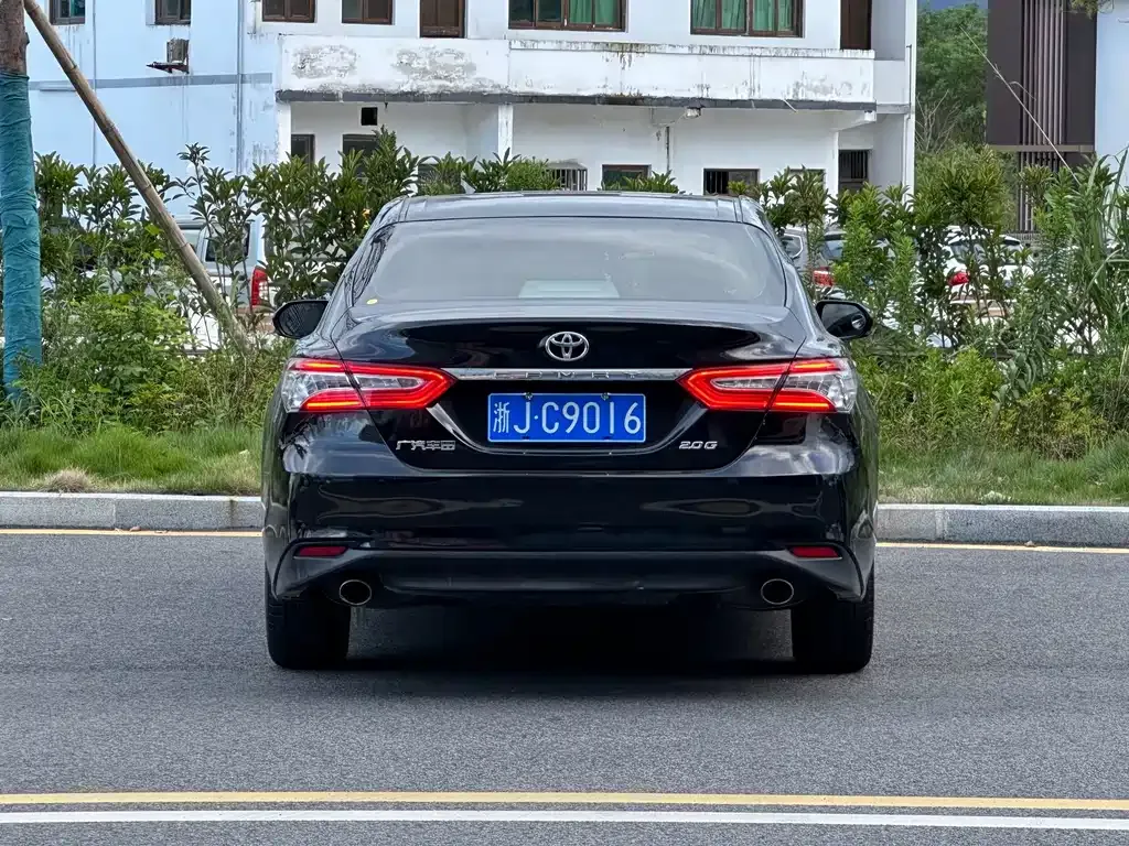 Toyota Camry — фото 4