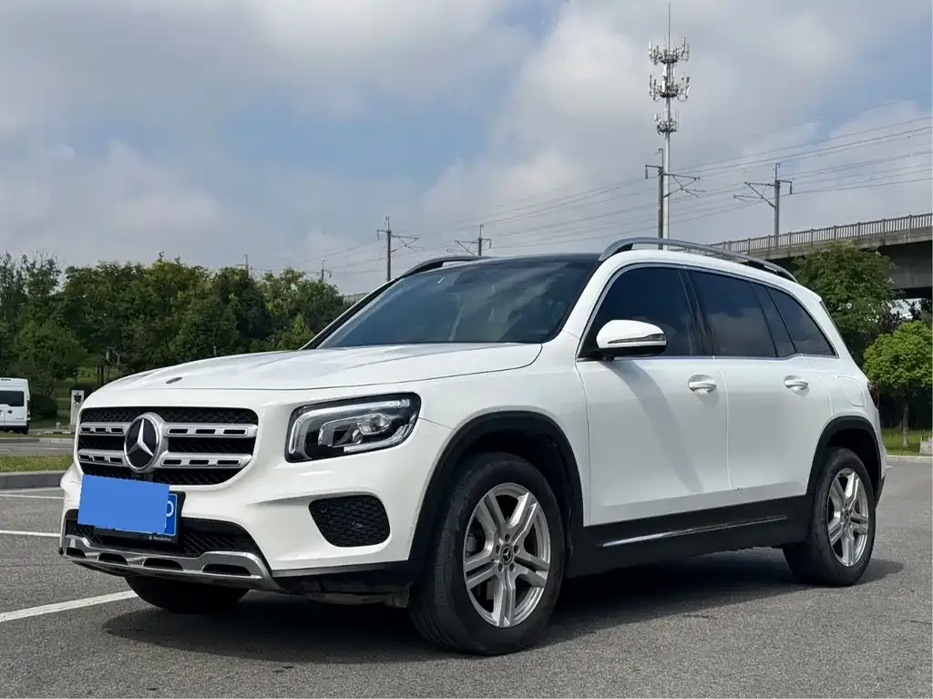 Mercedes-Benz GLB — фото 1