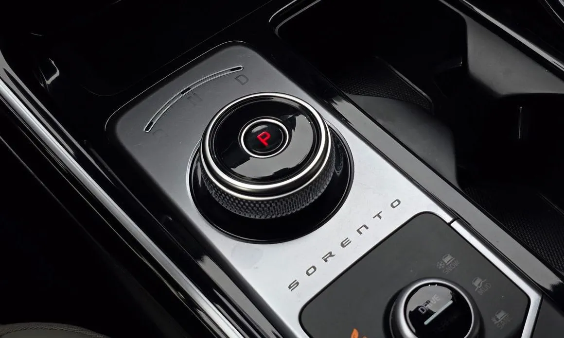 Kia Sorento — фото 8